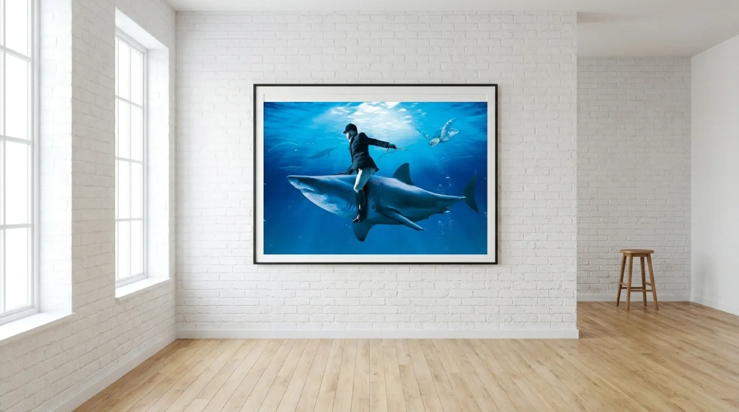 pi-mockup-158 Der Ritt auf dem Hai - Wandbild